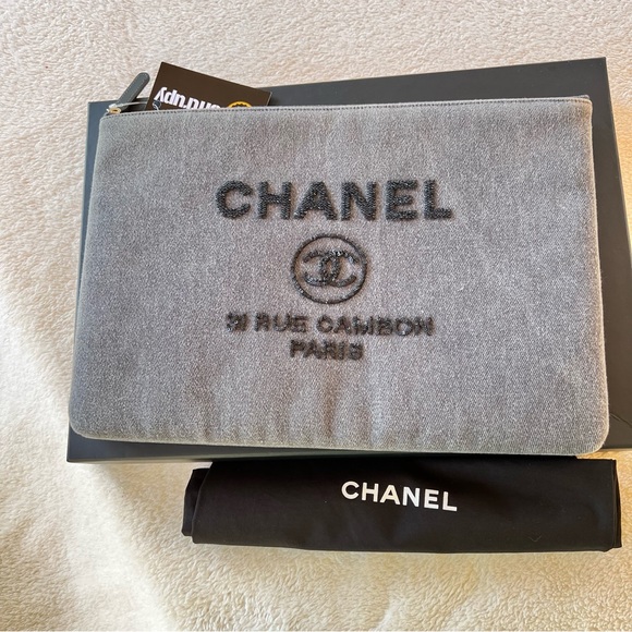 CHANEL DEAUVILLE LARGE CLUTCH POUCH GRAY WITH BLACK SEQUINS LIKE NEW - Picture 2 of 9